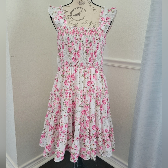 SweetHoney Dresses & Skirts - Women's SweetHoney smocked floral dress